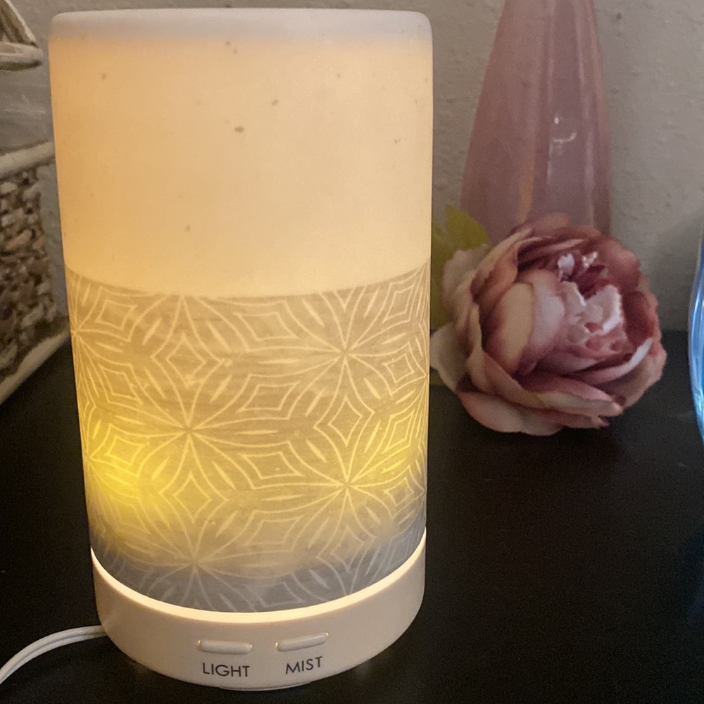 💕 Gorgeous Ceramic essential oil diffuser mist & light - 2 settings - like new 🎀